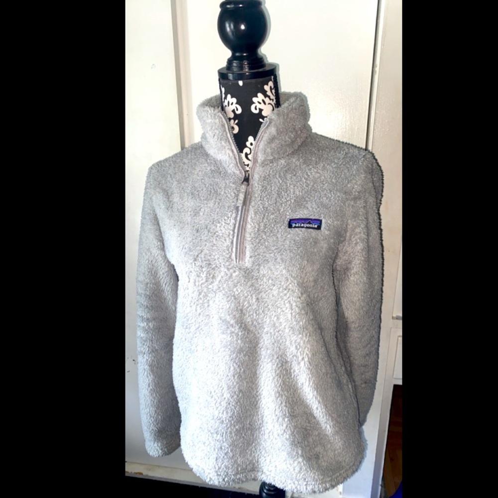Like-new gray Patagonia quarter-zip.
